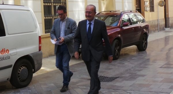 Moneo se reunirá con miembros del Ayuntamiento para 