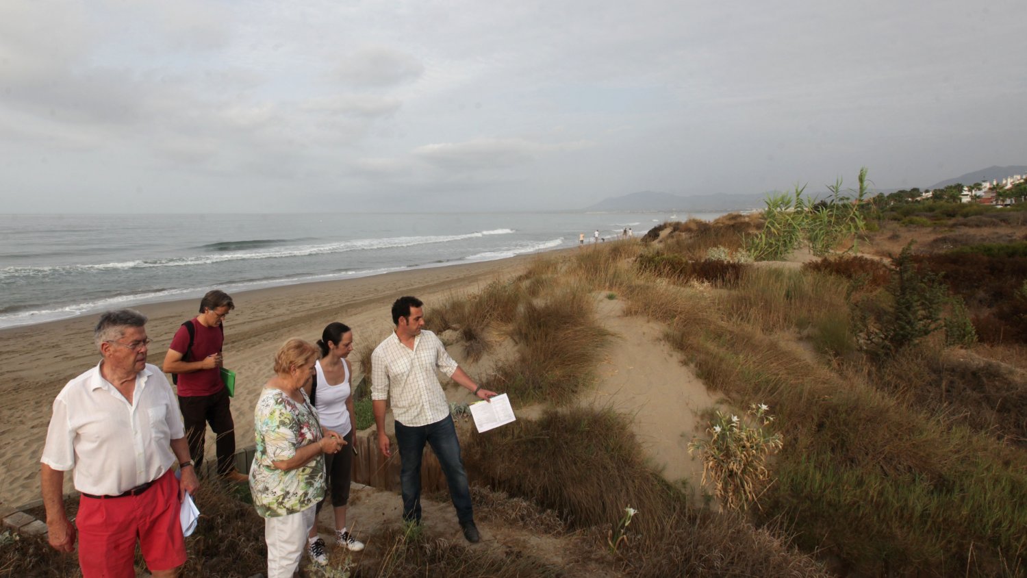 Ayuntamiento de Marbella planifica los trabajos de recuperación y protección de las dunas que serán declaradas reserva ecológica