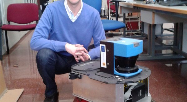 Investigadores de la UMA diseñan un sistema que permite dirigir un robot con la voz