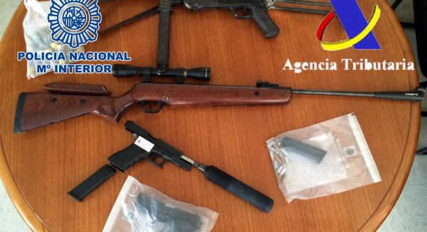 Agentes de la Policía Nacional de Málaga colaboran en la desarticulación de organizaciones criminales que explotaban clubes de alterne