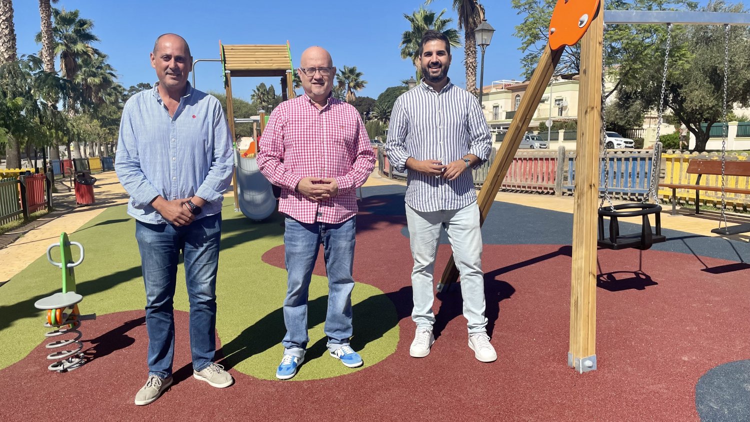 Medio Ambiente amplía el parque infantil de Caleta del Sol y mejora la superficie en el Sup-T12 de Torre del Mar