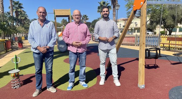 Medio Ambiente amplía el parque infantil de Caleta del Sol y mejora la superficie en el Sup-T12 de Torre del Mar