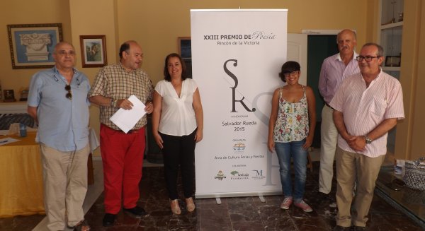 Juan José Alcolea, ganador del XXIII Premio de Poesía Rincón in memoriam Salvador Rueda con 'Pinceladas de una luz desconcertada´