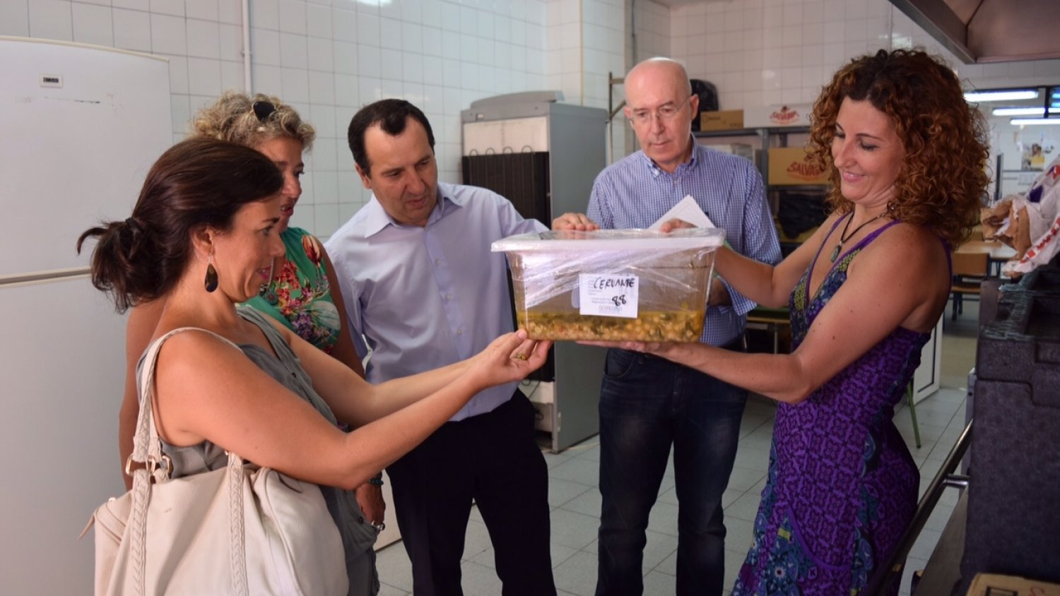 La Junta de Andalucía garantiza el refuerzo alimentario de 515 menores que viven en zonas vulnerables de Málaga