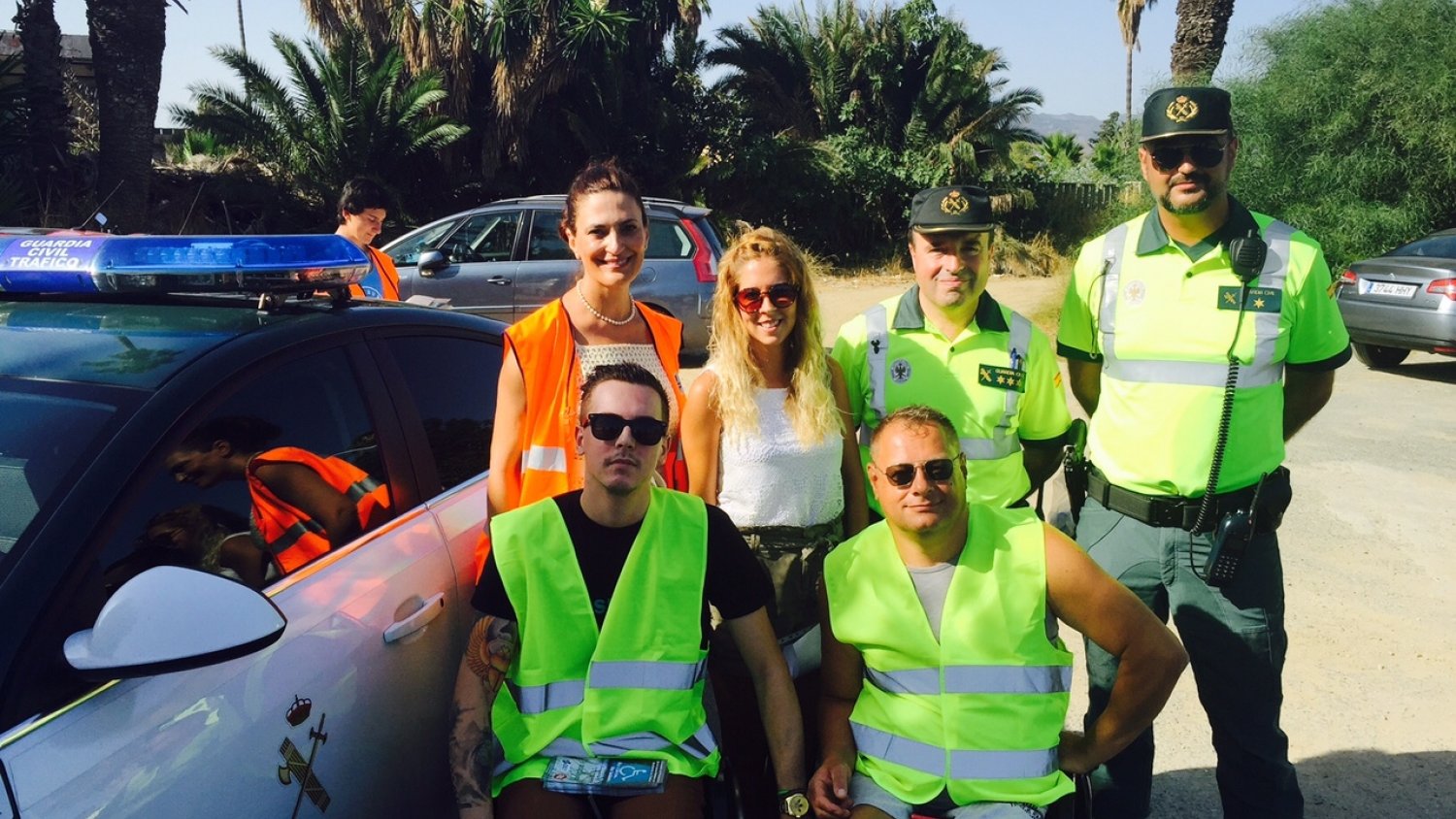 Voluntarios acompañan a la Guardia Civil en la campaña de vigilancia de velocidad ante el aumento de viajes