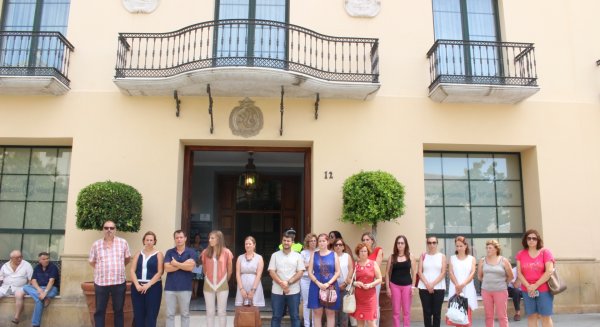 Vélez-Málaga retoma las concentraciones en las puertas del Consistorio como repulsa a la violencia de género