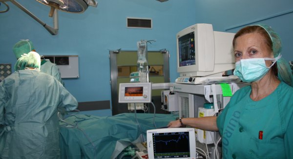 Más de 600 pacientes pediátricos del Materno Infantil se benefician de una herramienta de monitorización no invasiva