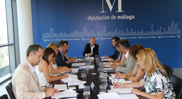Conejo (PSOE) propone reducir a 15 los cargos de confianza en la Diputación