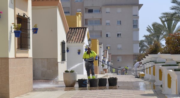 Estepona pone a punto el barrio de los Pescadores para su Patrona