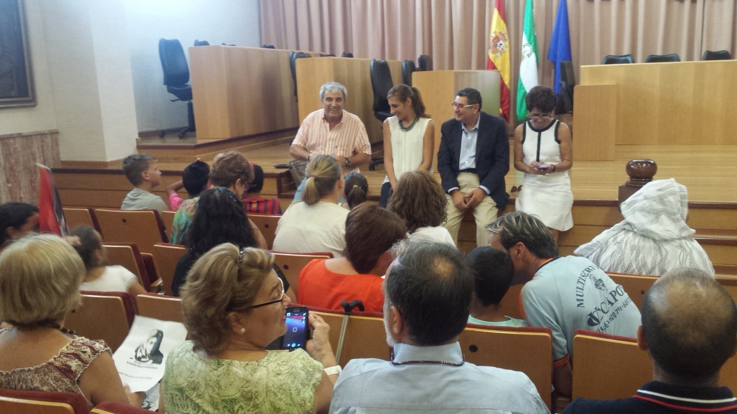 Ayuntamiento de Vélez-Málaga suscribe un acuerdo con la asociación Amigos del Pueblo Saharaui para sufragar parte de los costes del viaje