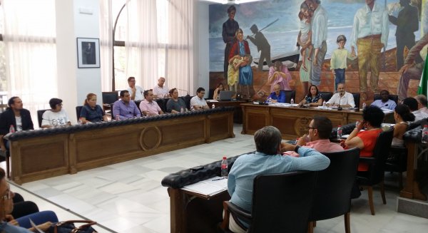El Pleno de Rincón aprueba un plan para ahorrar 3,8 millones de euros
