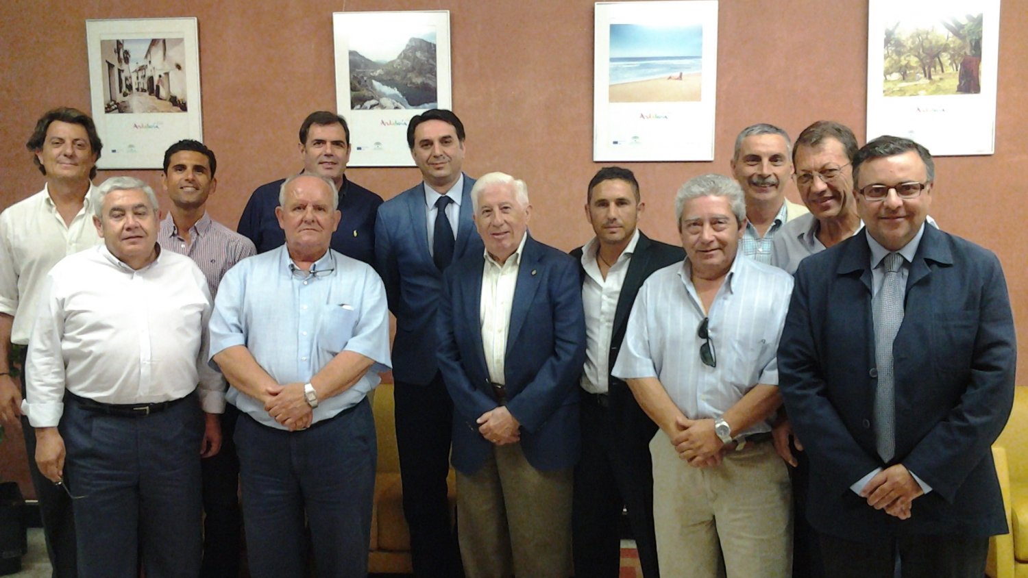 Fernández se reúne con la junta directiva de la Confederación Andaluza de Federaciones Deportivas para recibir e intercambiar propuestas