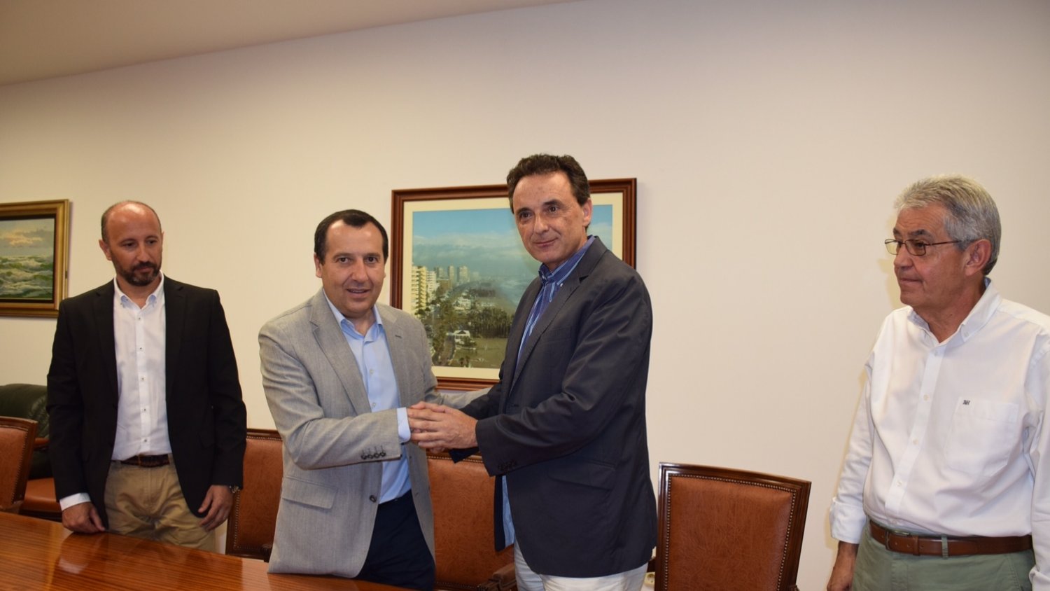 La Junta firma con el Ayuntamiento de Torremolinos la integración de sus bomberos en el servicio 112