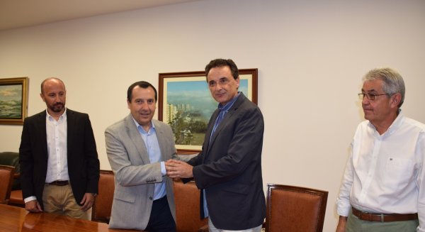La Junta firma con el Ayuntamiento de Torremolinos la integración de sus bomberos en el servicio 112