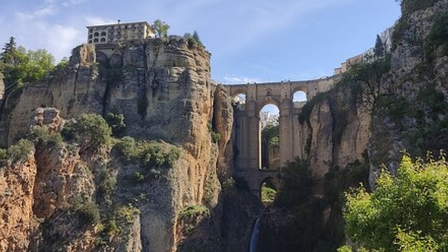 El Gobierno anuncia que destinará casi 700.000 euros a la rehabilitación e iluminación del Parador de Ronda