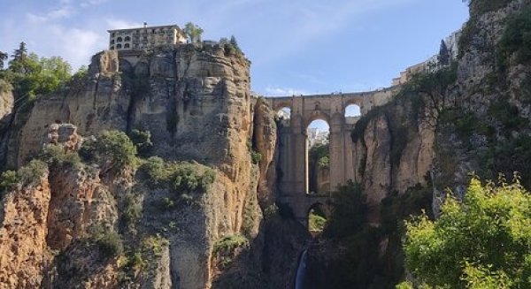 El Gobierno anuncia que destinará casi 700.000 euros a la rehabilitación e iluminación del Parador de Ronda