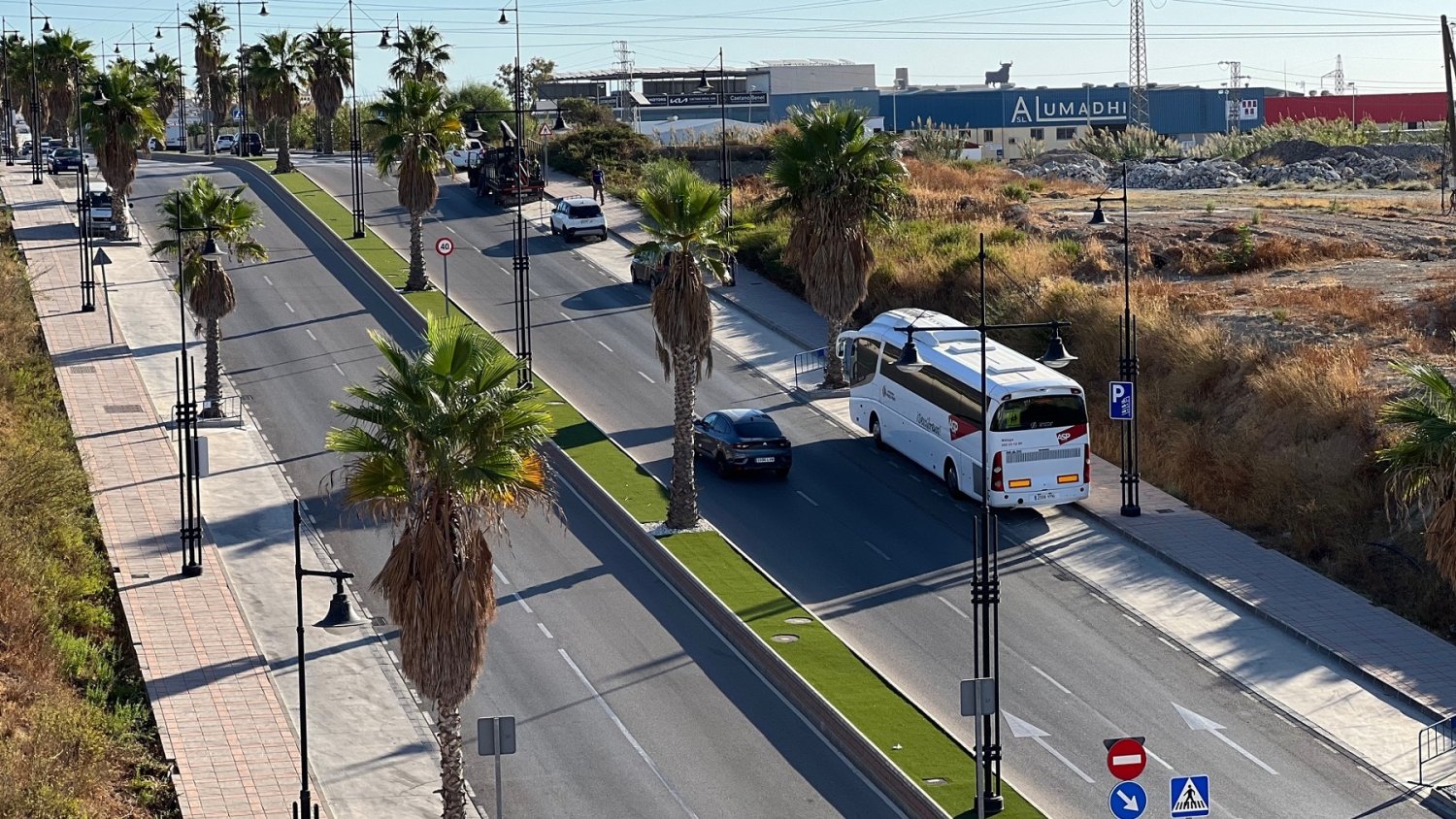Fuengirola habilita cerca de 270 plazas de aparcamiento en la avenida de Andalucía durante la Feria del Rosario