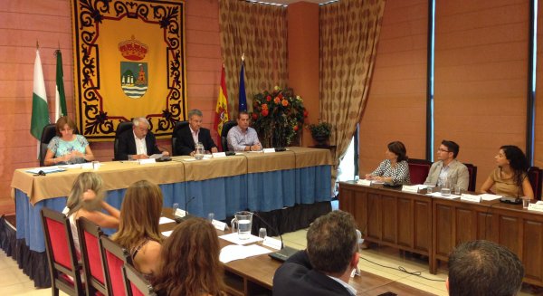 El Ayuntamiento de Estepona elimina un 73% los pleitos que soportaba en 2011 tras solucionar 1.100 asuntos judiciales