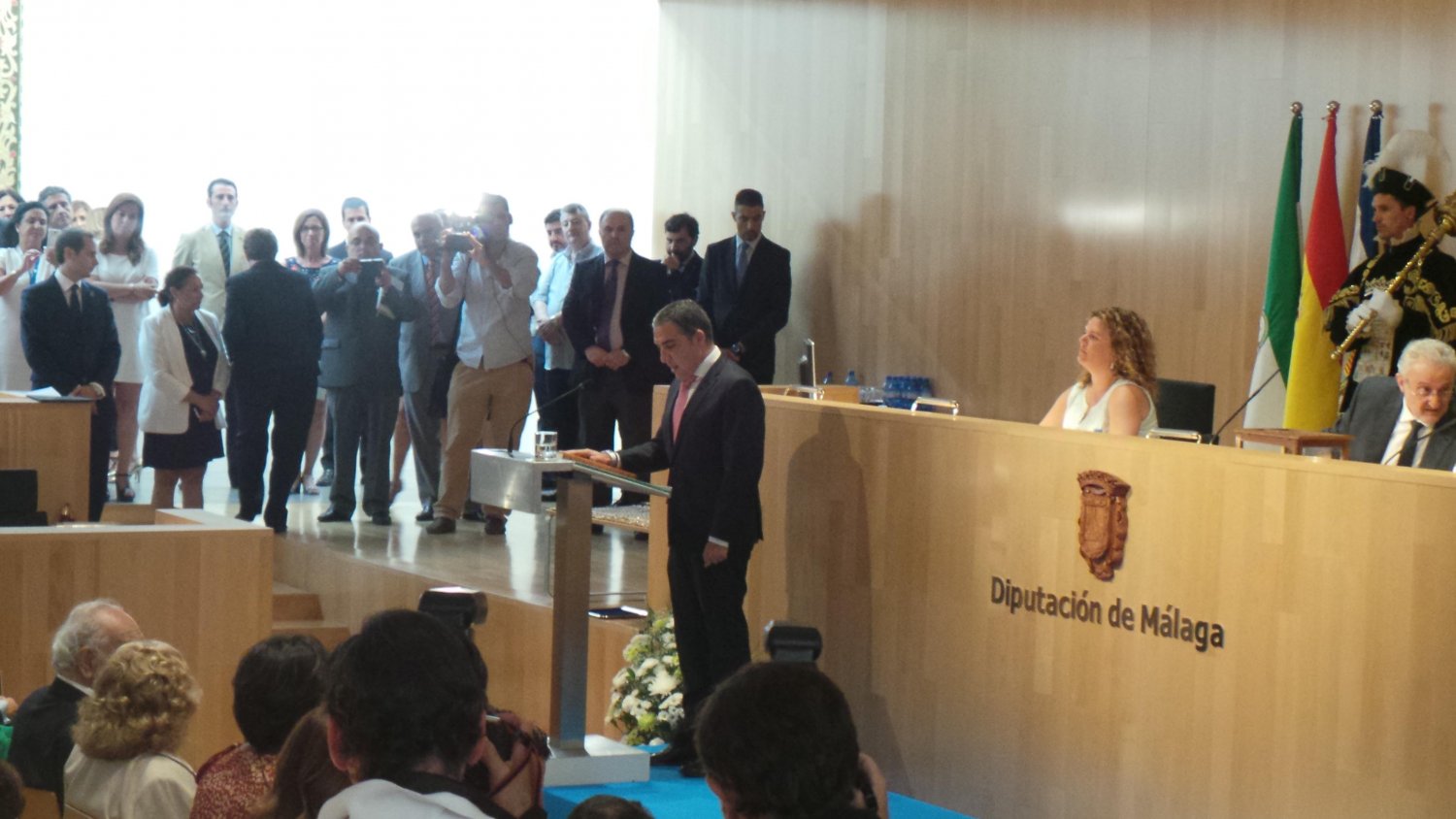 Elías Bendodo, investido presidente de la Diputación con los votos a favor de C's