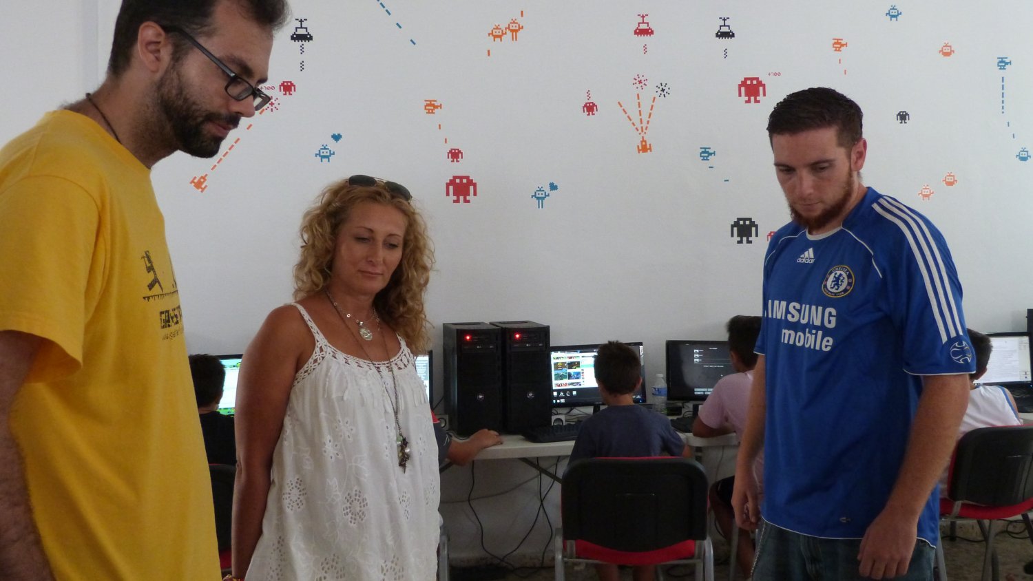 Casi un centenar de niños aprenden sobre arte y tecnología en los campamentos Gamestar(t)