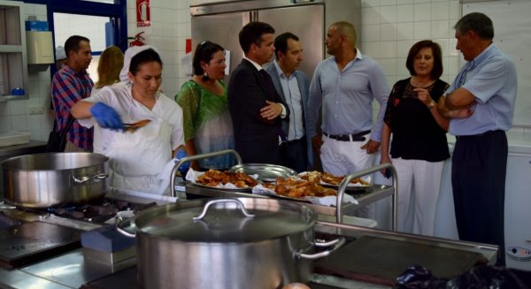 Junta y el Ayuntamiento de Marbella colaboran en el refuerzo de comidas a través de las escuelas de verano