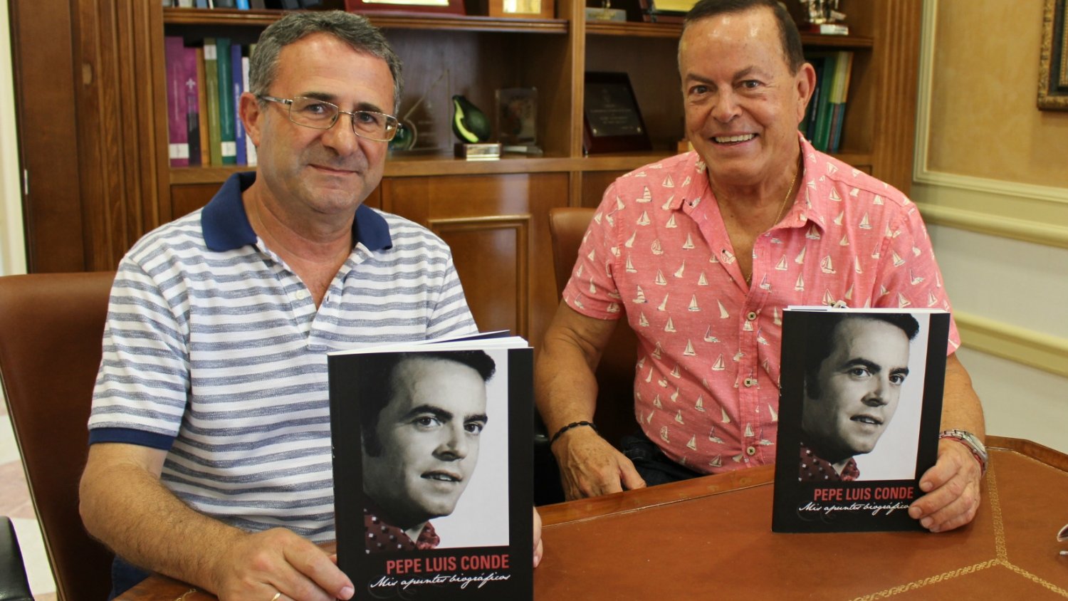 El Ayuntamiento de Vélez-Málaga edita el libro 'Mis apuntes biográficos' del cantante local Pepe Luis Conde