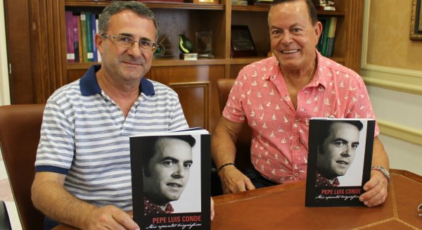 El Ayuntamiento de Vélez-Málaga edita el libro 'Mis apuntes biográficos' del cantante local Pepe Luis Conde