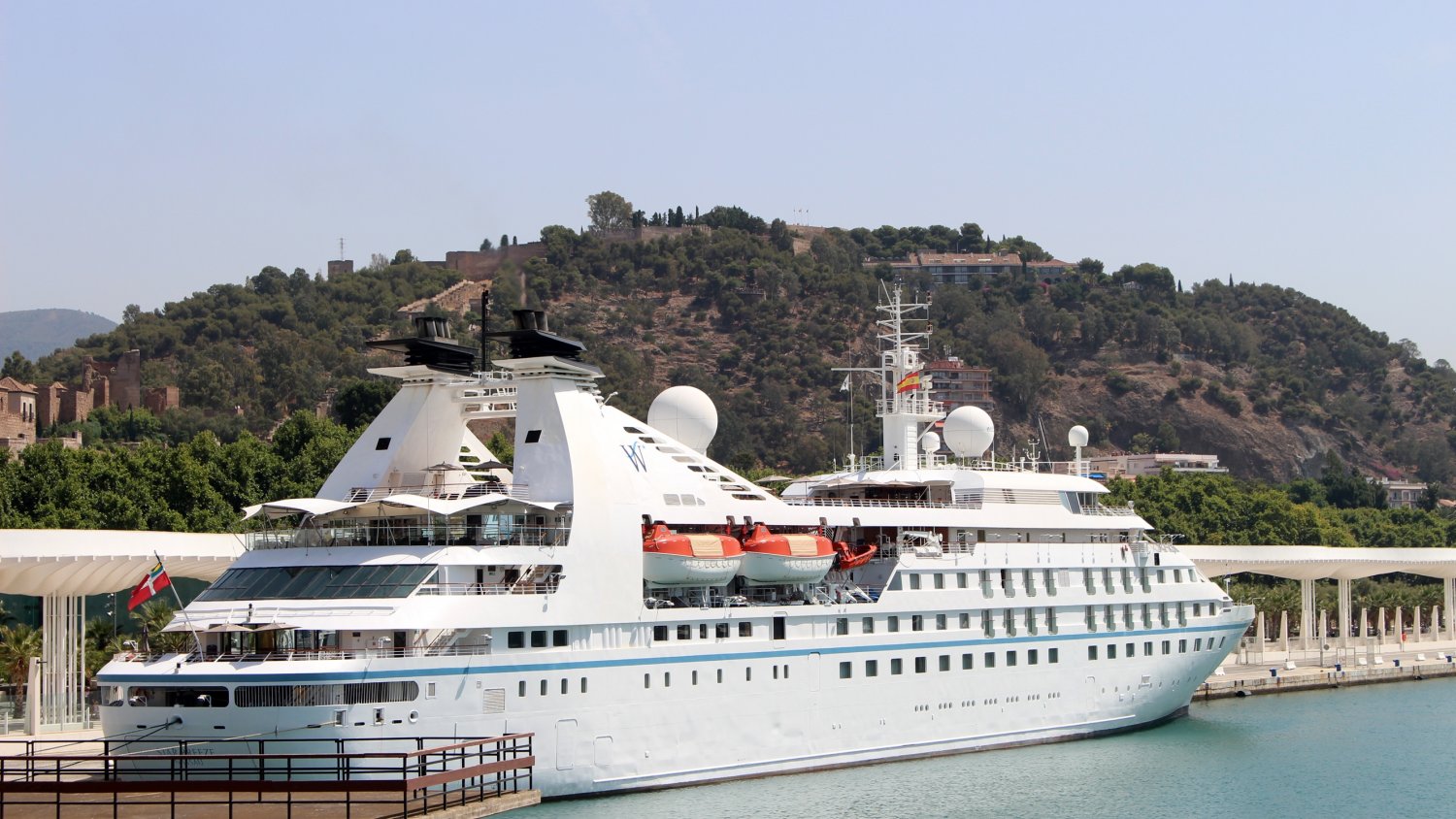 El buque de crucero 'Star Breeze' visita por primera vez el puerto