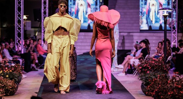 El jienense Alberto Batres, ganador del III Concurso de Jóvenes Diseñadores ‘Estepona de Moda’