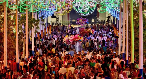 Estepona reparte 6.000 euros en tickets de feria a las familias con menos recursos