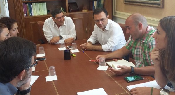 PSOE apuesta por Vélez como 