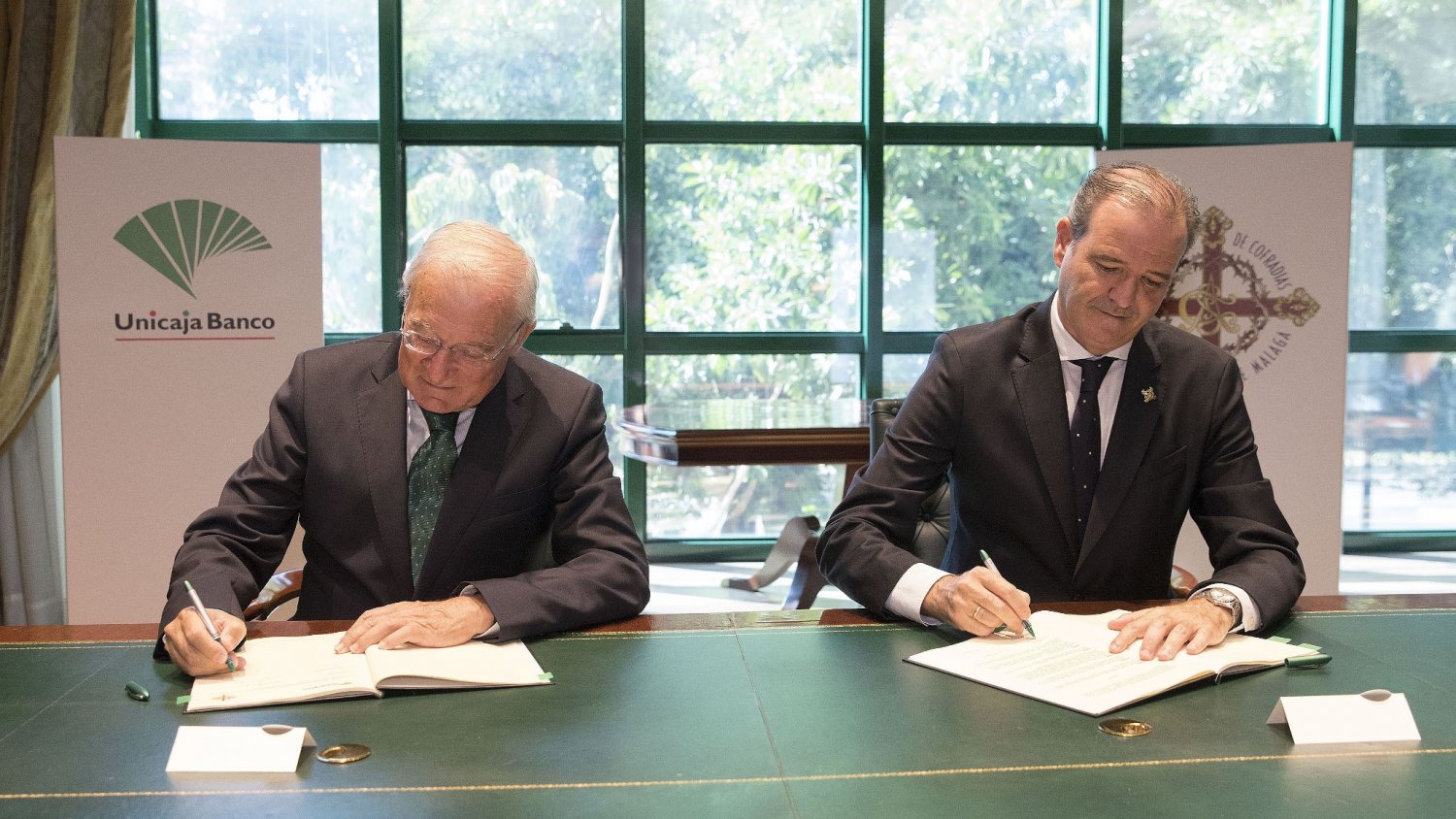 Unicaja Banco apoya la labor de la Agrupación de Cofradías de Málaga con un nuevo acuerdo de colaboración