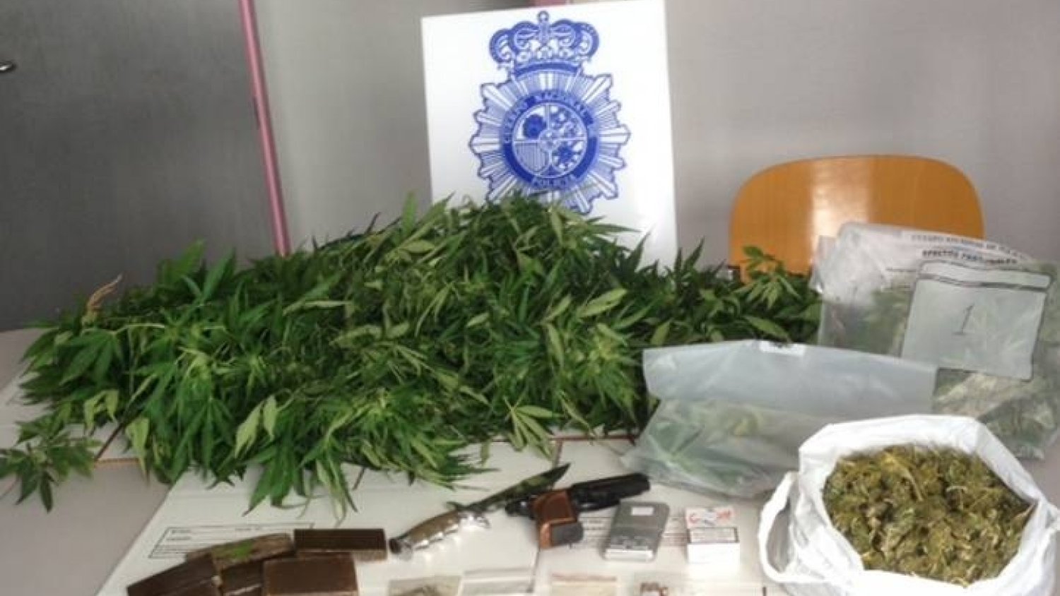 Detenido un hombre en Estepona que utilizaba a su hijo para vender droga