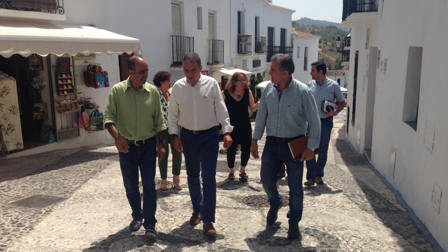Concluyen las obras en la plaza de las Tres Culturas y de la rotonda de la calle Rosarico Joaquín de Frigiliana