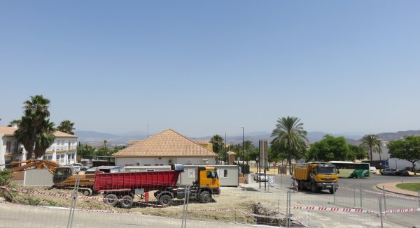 Comienzan las obras en la estación de autobuses de Alhaurín el Grande, que entrará en servicio a finales de año