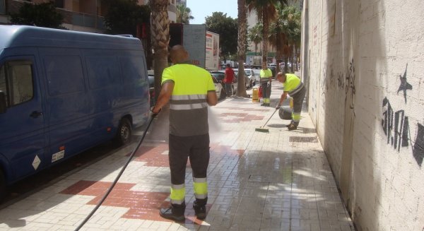 Torremolinos pone en marcha un plan de choque para la limpieza urbana de cara al verano