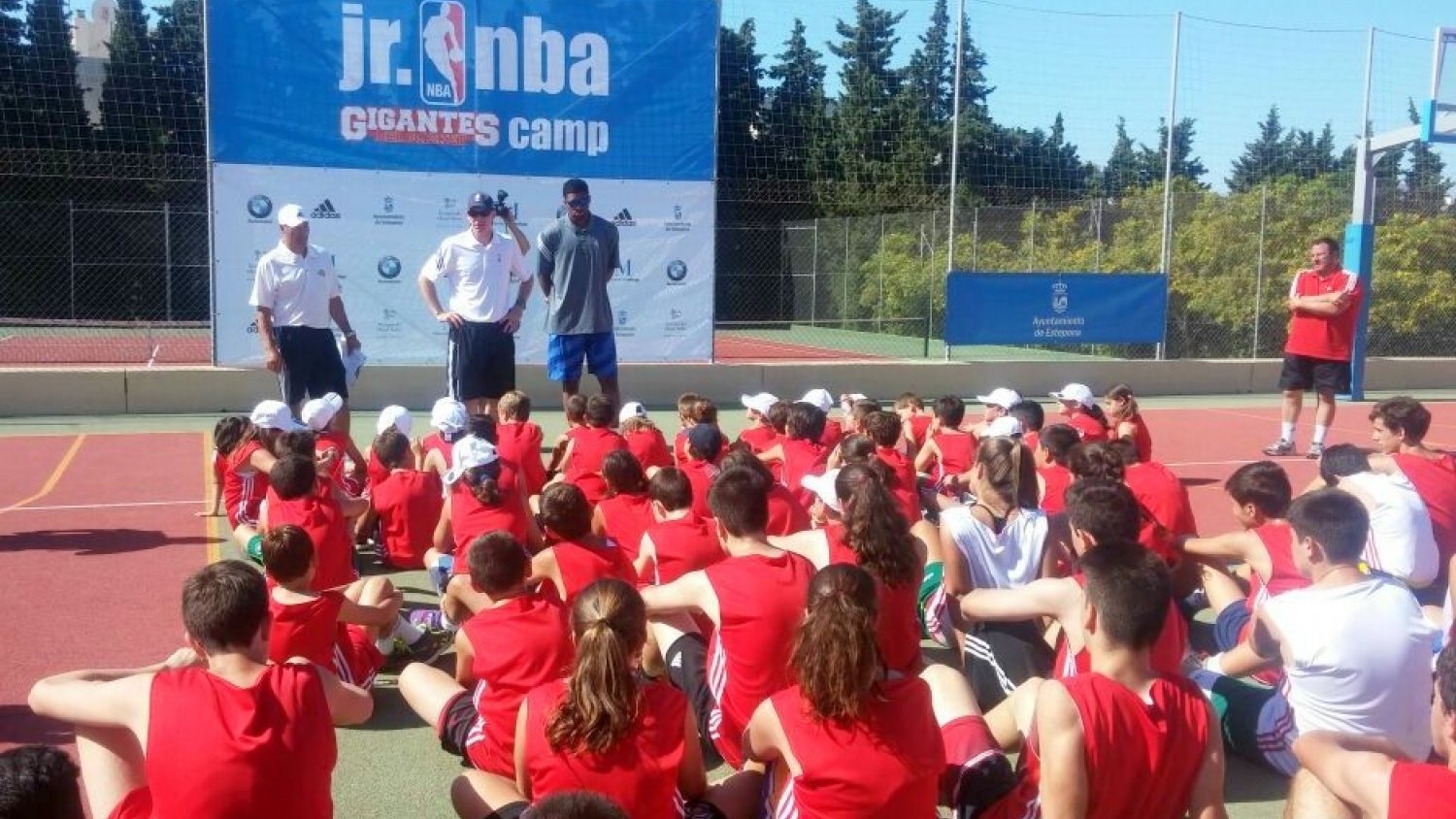 Rudy Gay inaugura en Estepona el campus 'JR NBA Gigantes Camp'