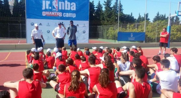 Rudy Gay inaugura en Estepona el campus 'JR NBA Gigantes Camp'
