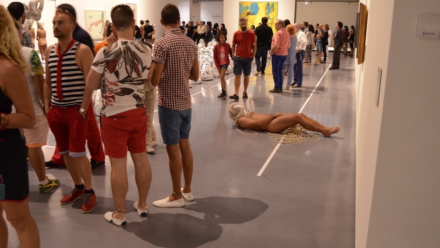 Marc Montijano reúne a 350 personas con su metamorfosis en las salas del Centre Pompidou Málaga