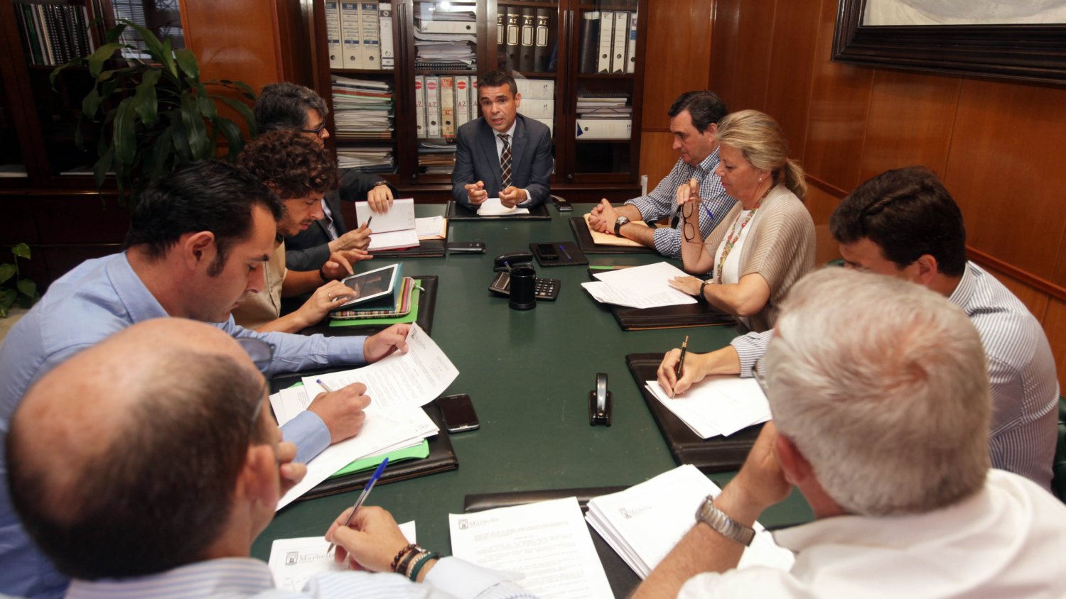 Ayuntamiento de Marbella reducirá el coste y el número de personal de confianza