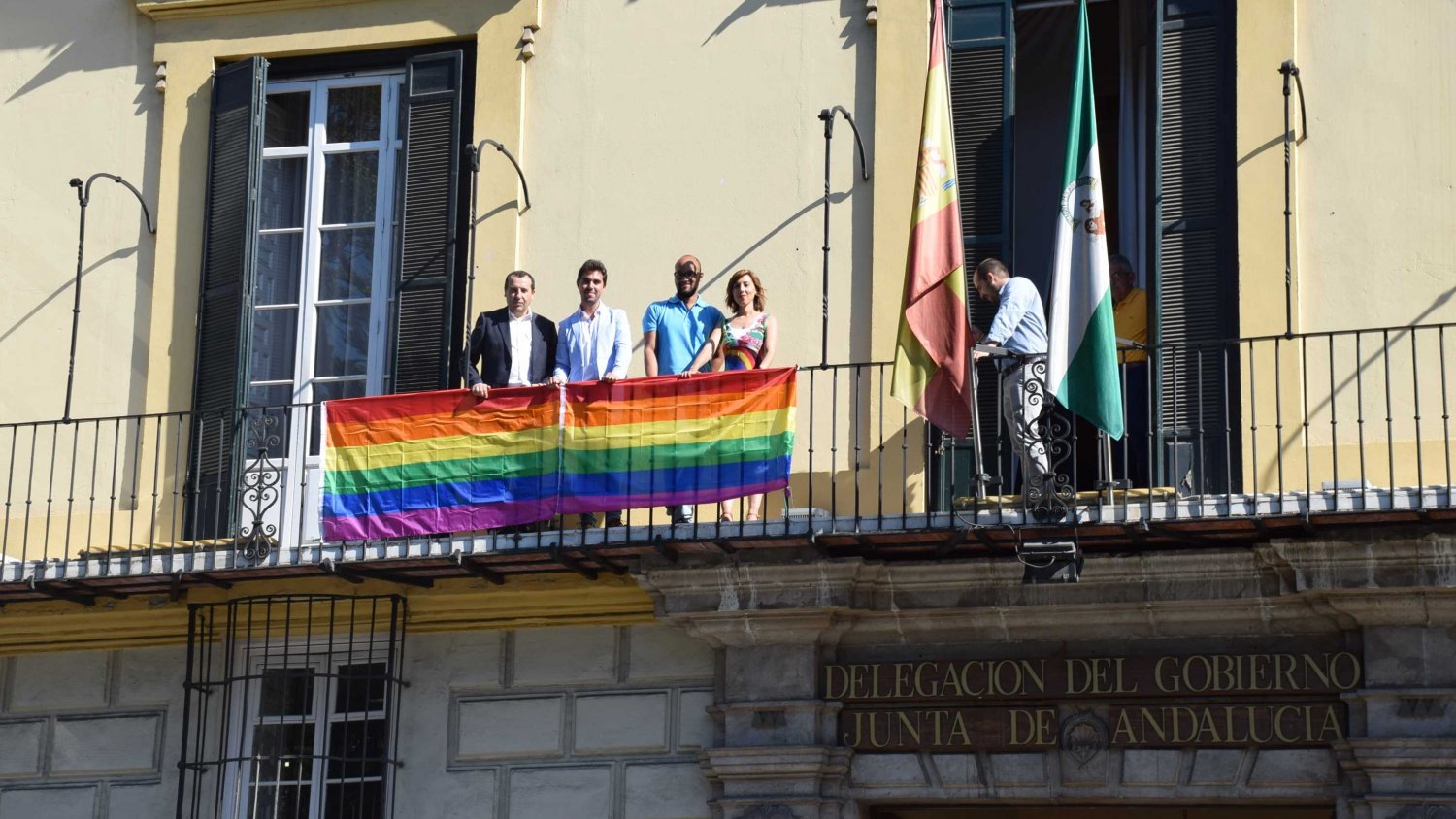 La Junta despliega la bandera arcoíris con motivo del Día del Orgullo LGBT