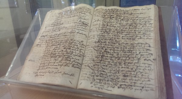 El Archivo Municipal de la capital expone un documento de una sesión plenaria del siglo XVI
