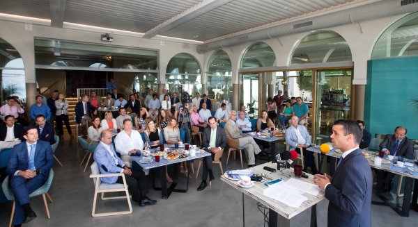 Bernal propone la creación de un órgano colegiado para diseñar el modelo turístico de Marbella