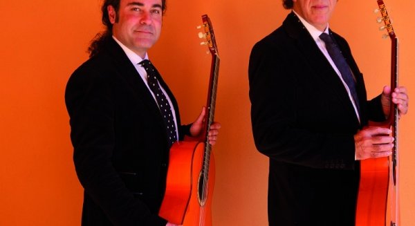 Las guitarras de Juan Martín y Chaparro ofrecerán un recital mañana en el Centro Integral del Vino de Ronda