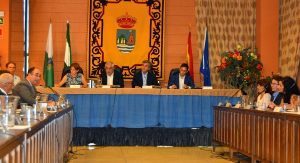 El equipo de gobierno de Estepona reducer en 172.000 euros anuales los salarios de concejales y de cargos de confianza