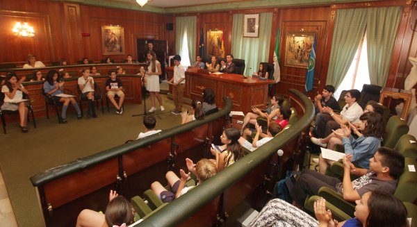 Marbella celebra el Consejo Municipal de la Infancia y Adolescencia con propuestas sobre instalaciones deportivas y ordenanza de mascotas
