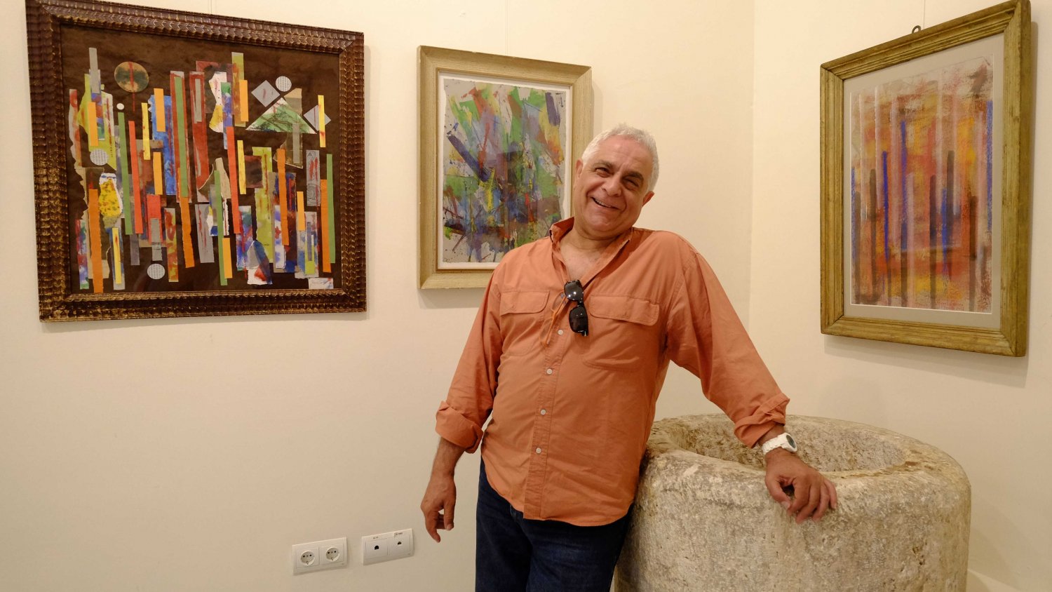 Miguel Caiceo rinde homenaje a Málaga y Marruecos en la muestra 'Dos azules'