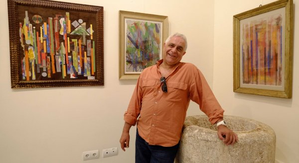 Miguel Caiceo rinde homenaje a Málaga y Marruecos en la muestra 'Dos azules'
