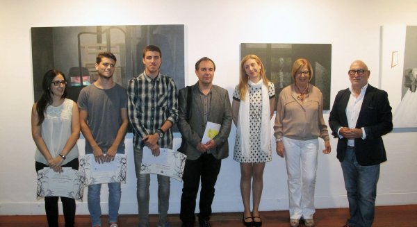 Cristina Maqueda Casilari, ganadora del IX Premio de Pintura Universidad de Málaga con su obra 'Al otro lado'