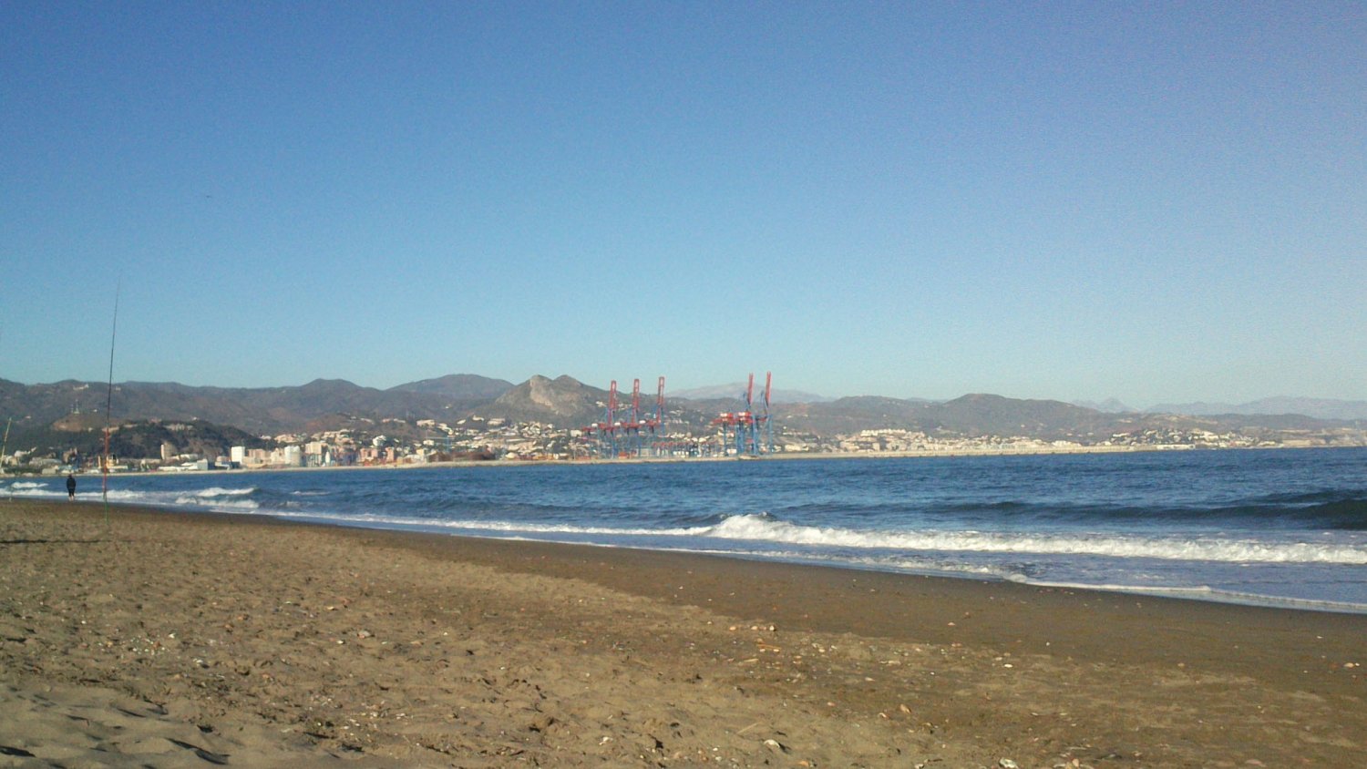 Cerca de 200 personas se encargan ya de las playas de la capital para este verano